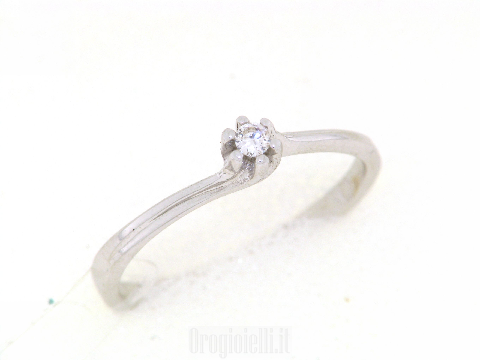 Diamond solitaire ring